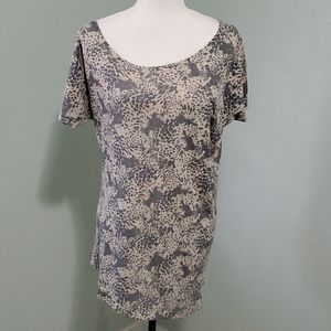 🌼🌼Le Utthe shirt irregular bottom. Size M